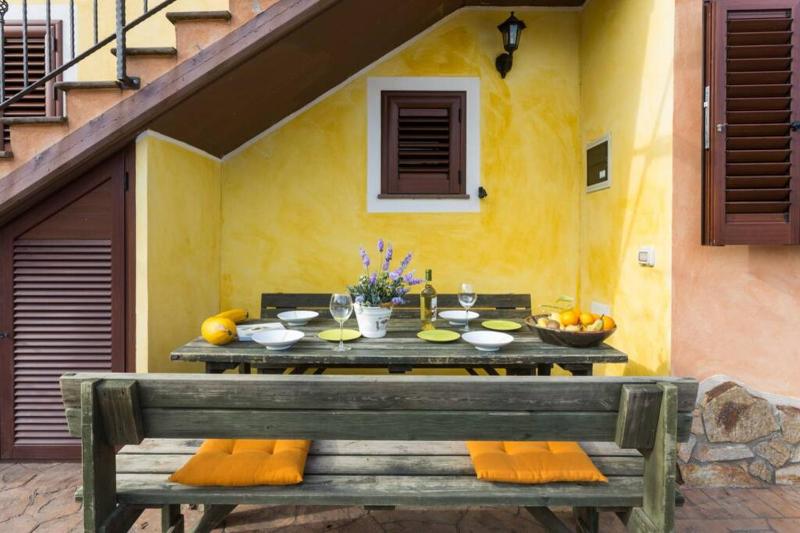 Casolare a Bosa - Autentica Casa Vacanze con Bici e Kayak