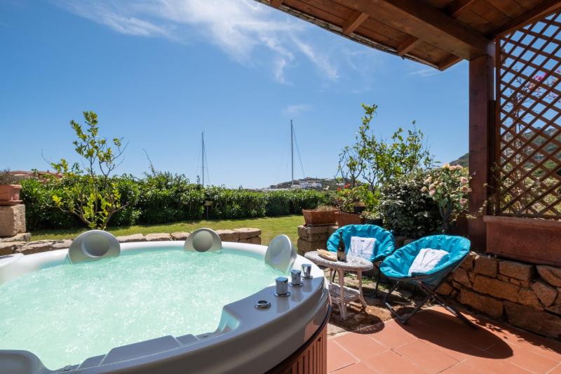 Villetta a Porto Cervo - Lussuosa Oasi con Jacuzzi