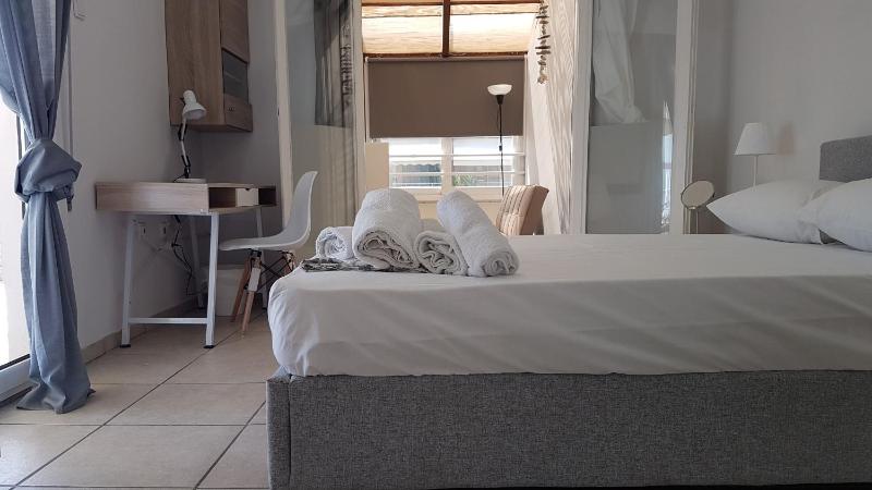Sky Apartment - Athens Center, 5 BD, 4 BATH — отель с удобствами в Афины