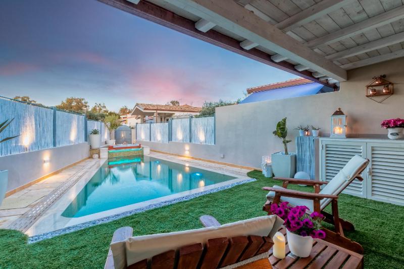 Sunset Bay Villa a Valledoria - Lusso con piscina riscaldata