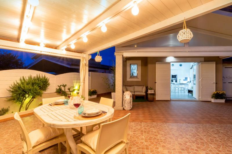 Sunset Bay Villa a Valledoria - Lusso con piscina riscaldata