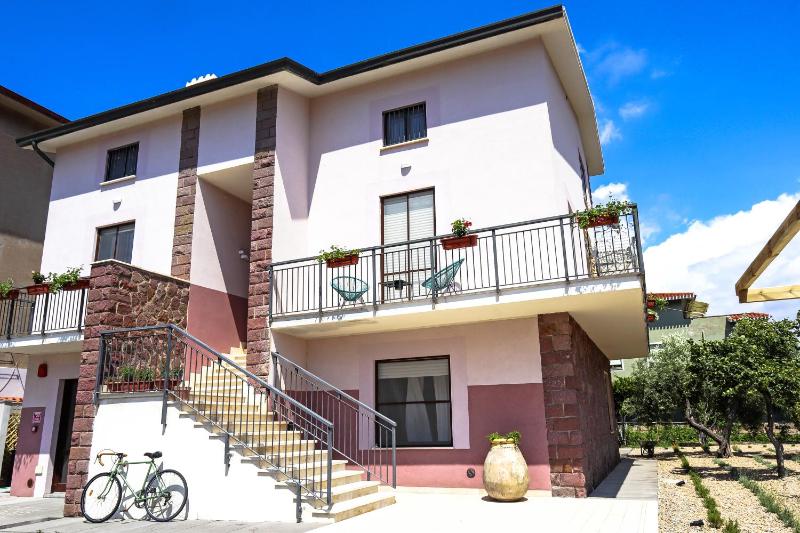 VAARAK a Bosa - Incantevole B&B con giardino e terrazza