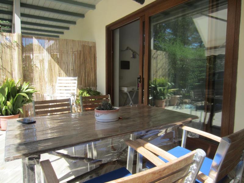 Monolocale a San Pantaleo - Rifugio con Terrazza Privata