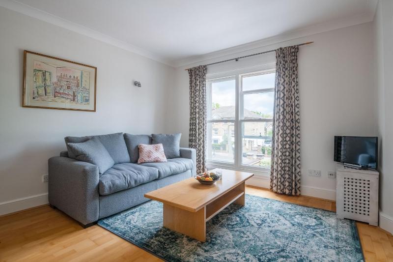 Pleasant Putney home close to the tube station by UndertheDoormat — комфортный отель в Лондоне
