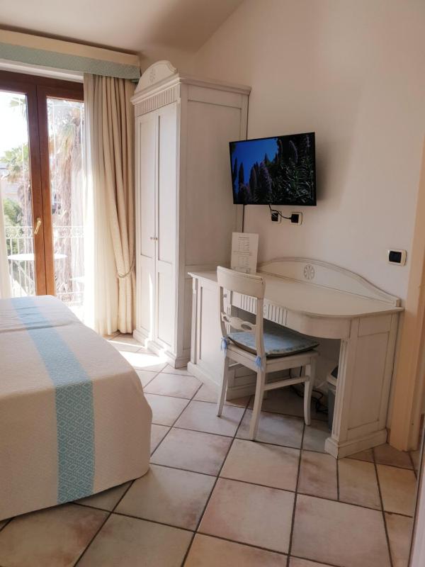 Castello Di Tavolara a Porto San Paolo - Lussuoso hotel sul mare