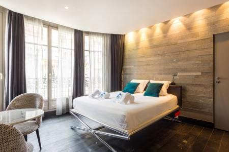 CMG -Deluxe Tour Eiffel 32 — отель с удобствами в Париже