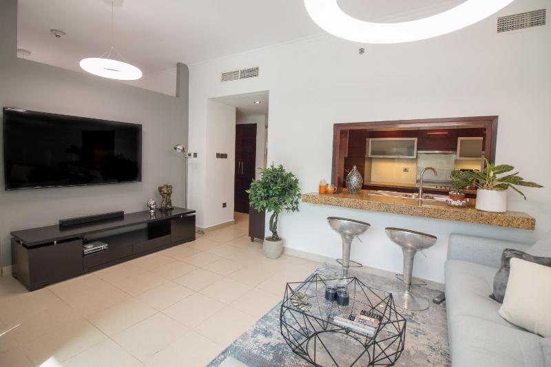 Luxury studio at Downtown! Full Burj Khalifa View! Burj Views L — комфортный отель в Дубае