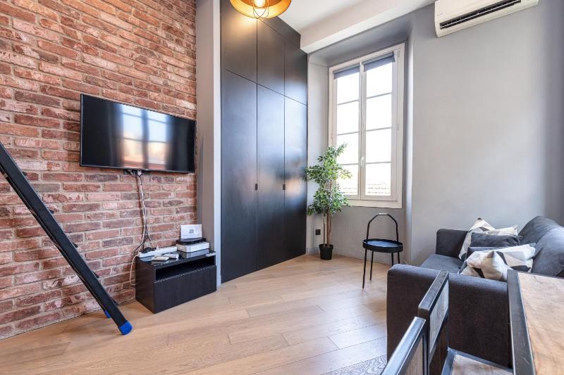 10 SEGURANE - Magnifique Studio Mezzanine - Port de Nice — отель с удобным расположением в Николь