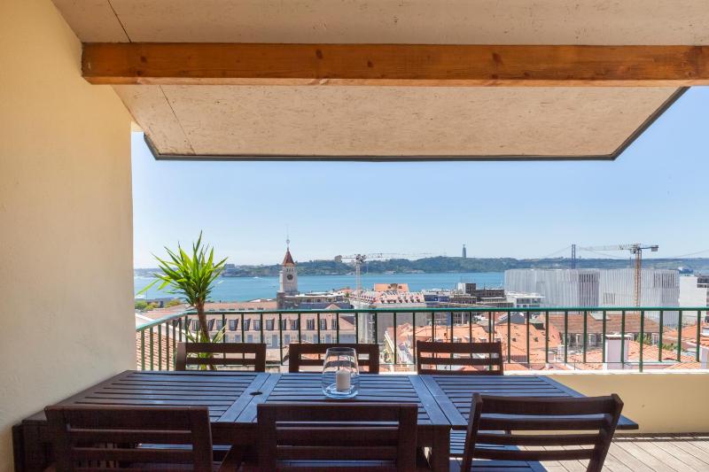 Breathtaking River-City View Two Private Terraces 3 Bedrooms and 3 Bathrooms 17th Century Building Central Bica Chiado District — отель с удобным расположением в Лиссабоне