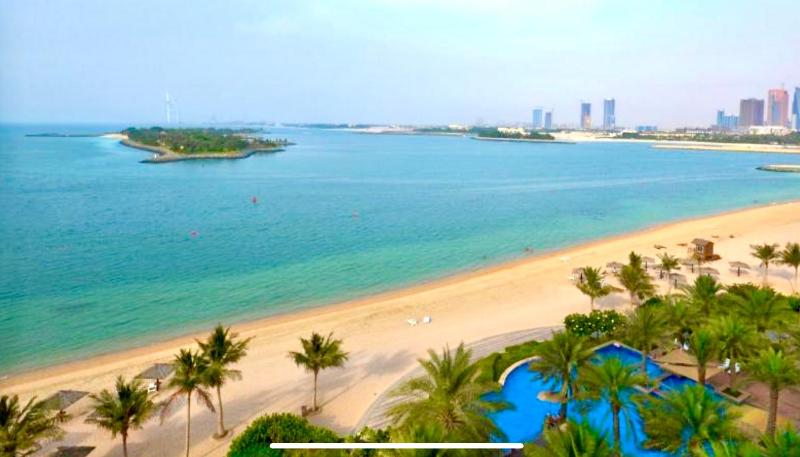 Luxury, Spacious, Beachfront, 3BD Apartment with private beach access! — комфортный отель в Дубае