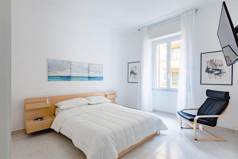 Цены на Arezzo Apartment, Metro Bologna e bus per la Sapienza, 4 persone, WiFi в Риме