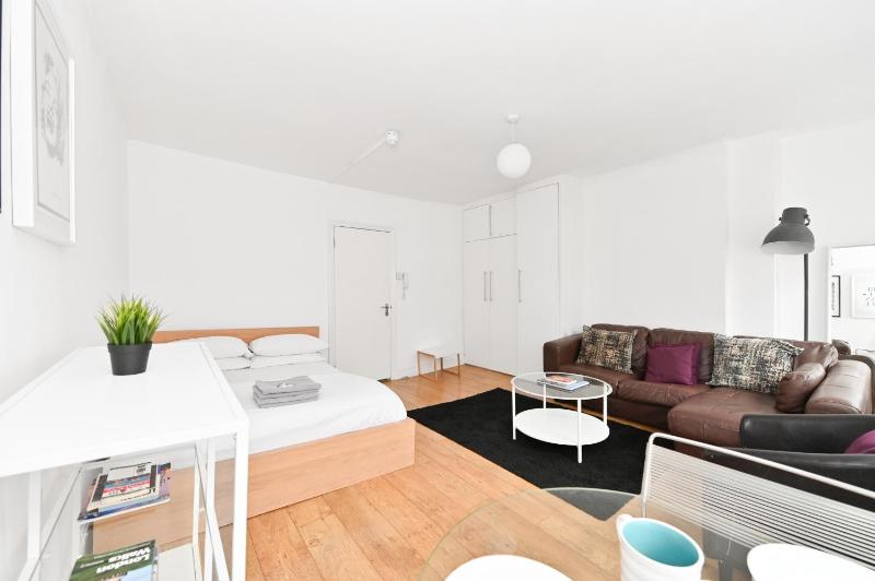 Цены на Covent Garden & Soho, Cosy & Cool, Spacious Apartment в Лондоне