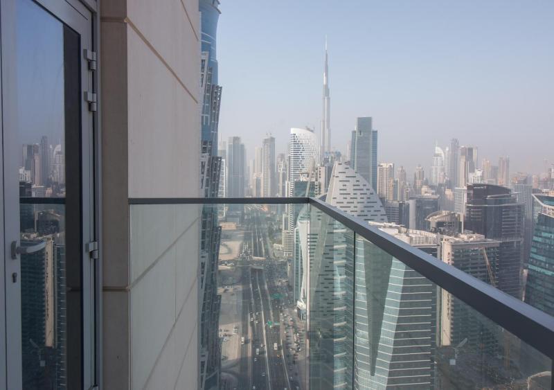 Burj Khalifa view from ALL rooms Brand New 3BR - Noora — отель с удобным расположением в Дубае