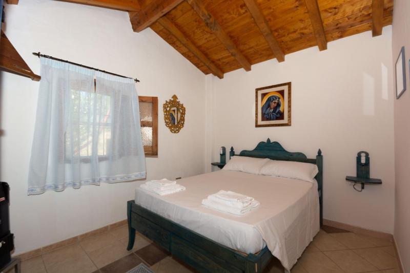 Villa L'Oliveto a Oliena - Elegante casa vacanze con uliveto