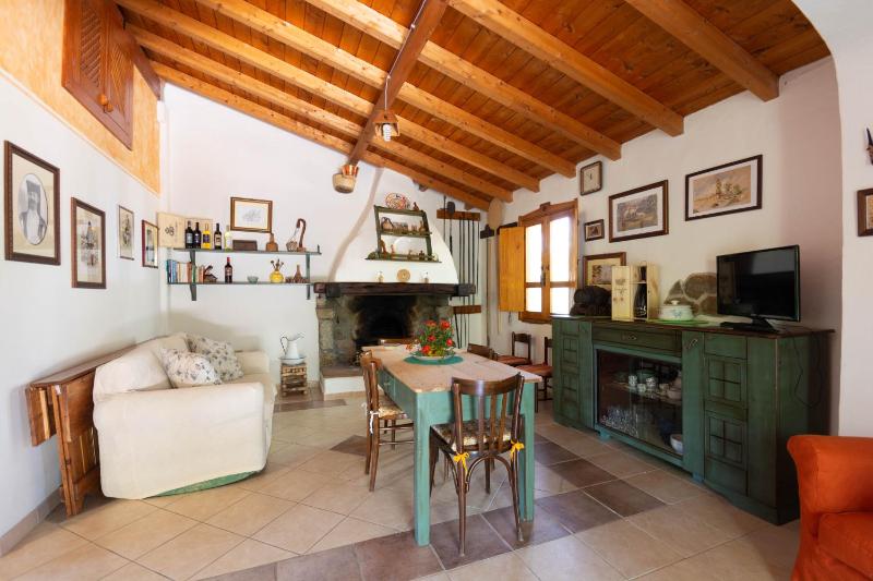 Villa L'Oliveto a Oliena - Elegante casa vacanze con uliveto