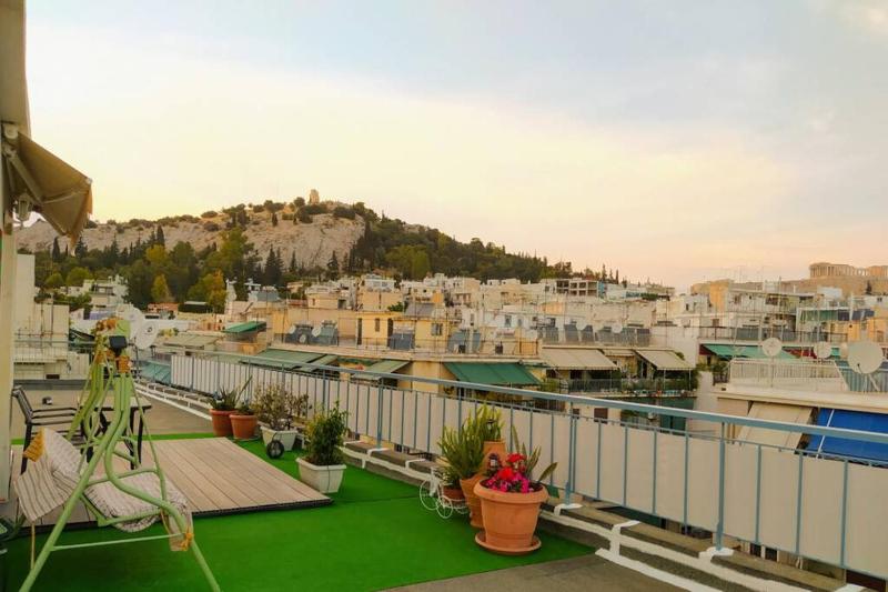 Rooftop studio, Acropolis view! — отель в Афины, Греция