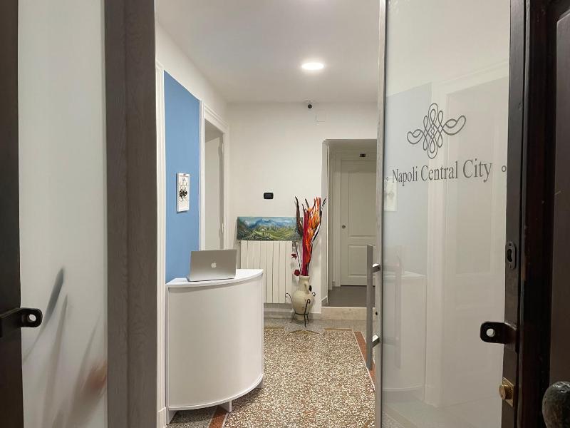 Napoli Central City — отель в Неаполе, Италия