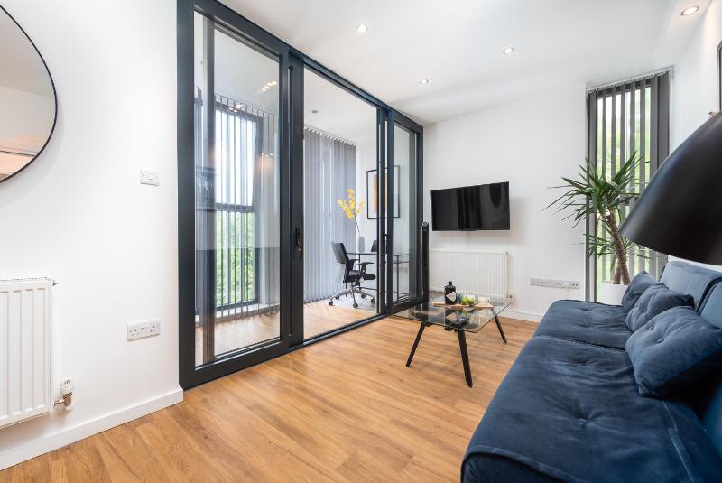 Modern Kingston Home close to Hampton Court Palace by UndertheDoormat — отзывы гостей и цены