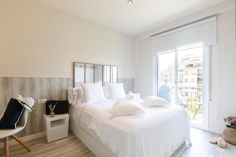 Chic Gran Via Apartment — отель с удобным расположением в Барселоне