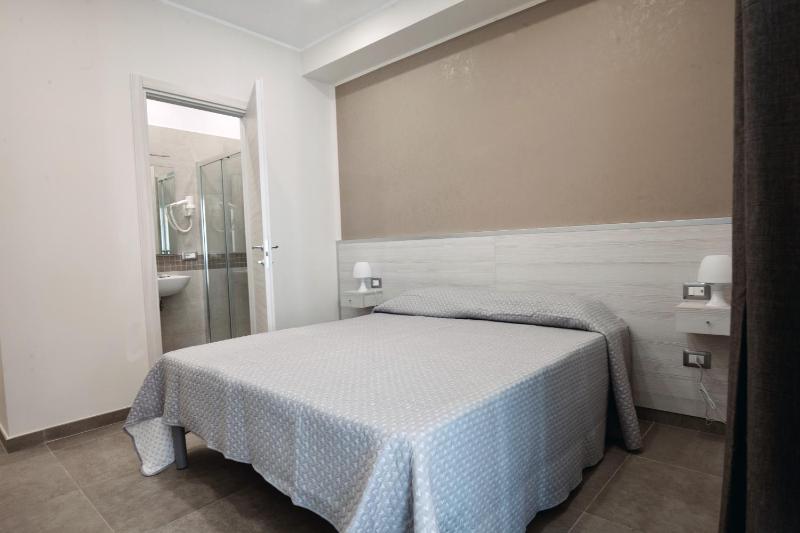 Six Rooms — отель с удобным расположением в Неаполе