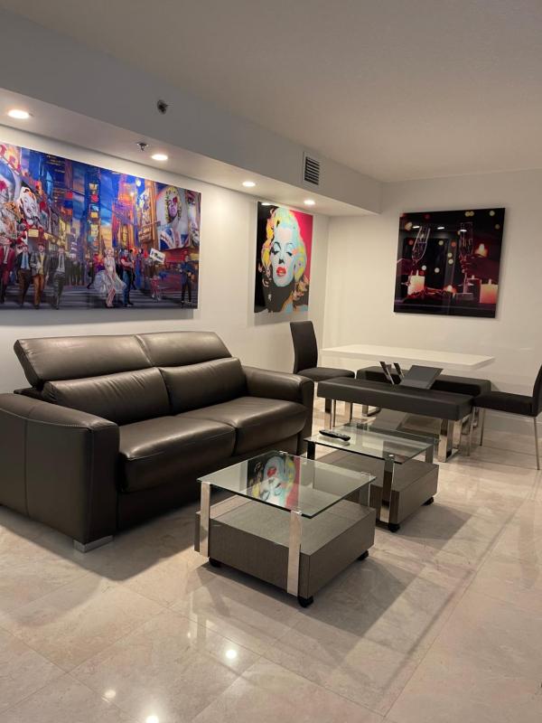 Downtown Miami Brickell Bay & Pool View 4 Bedrooms — комфортный отель в Майами