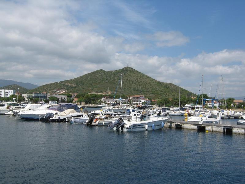 La Rosa Affittacamere a La Caletta - Camere economiche vicino al porto