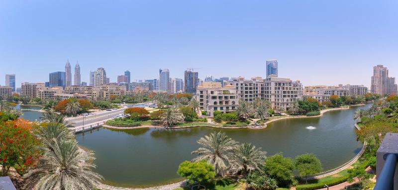 RH - Beautiful canal view, Sleek & spacious Studio, central location — отель в Дубае, Объединенные Арабские Эмираты