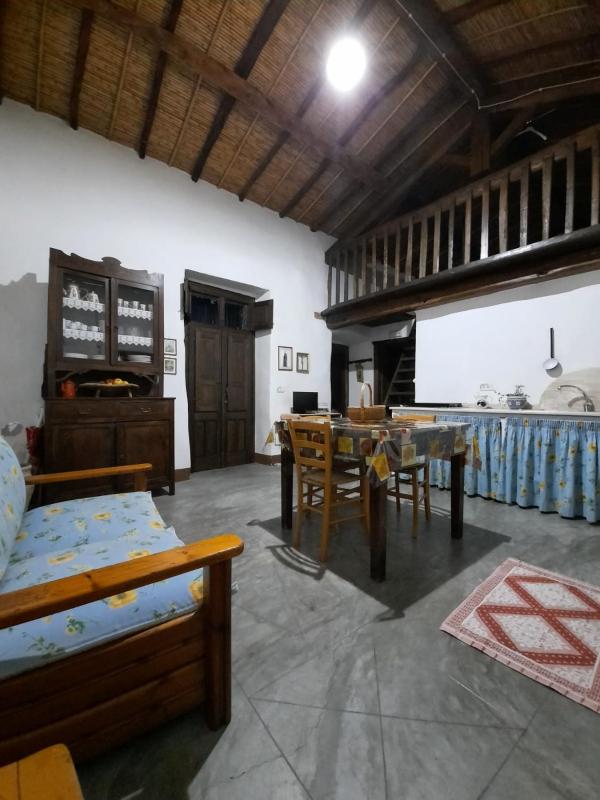Domo Sedda a Galtellì - Rustica casa vacanze con giardino