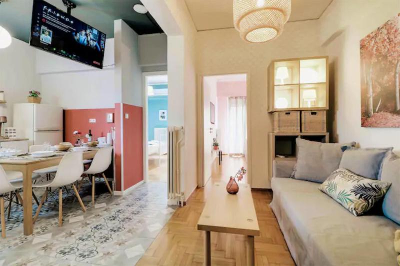 Spacious Central Flat☆3min to Metro☆AC|Netflix|PC — комфортный отель в Афины