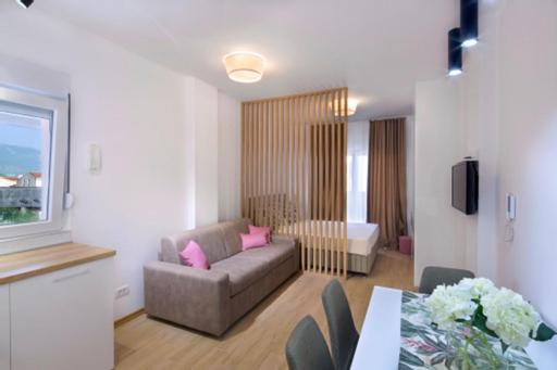 LOTUS Apartments with Garage — отель с удобным расположением в Будва