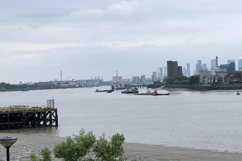 Thames View & free parking - perfect long stay workers only — забронировать отель в Лондоне