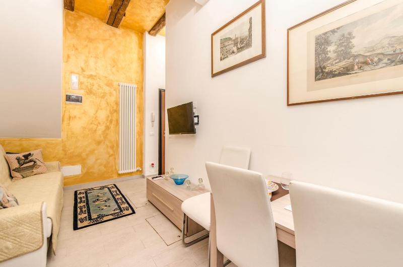 Цены на ANDREA Venice FLAT Mezzanine Floor в Венеции