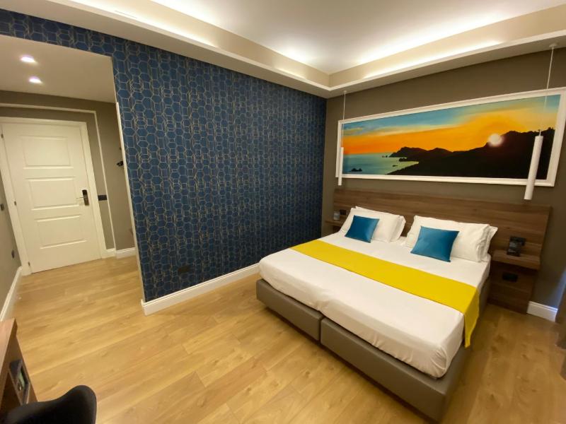 7th Floor Suite — забронировать отель в Неаполе