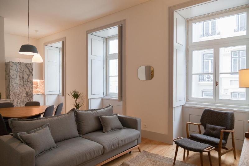 FLH Downtown Modern Art Flat — отель с удобствами в Лиссабоне