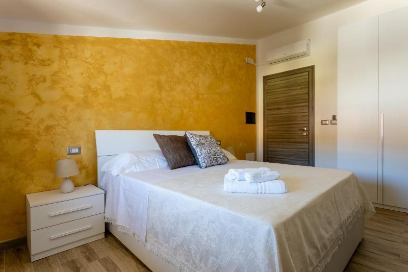 Cadoni Guest House a Bosa - Accogliente B&B nel Centro