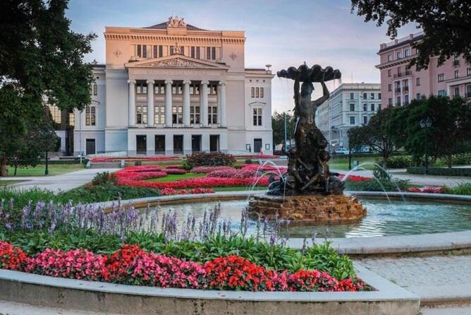 Fancy 2 bed condo in Riga centre — отель в риге, Латвия