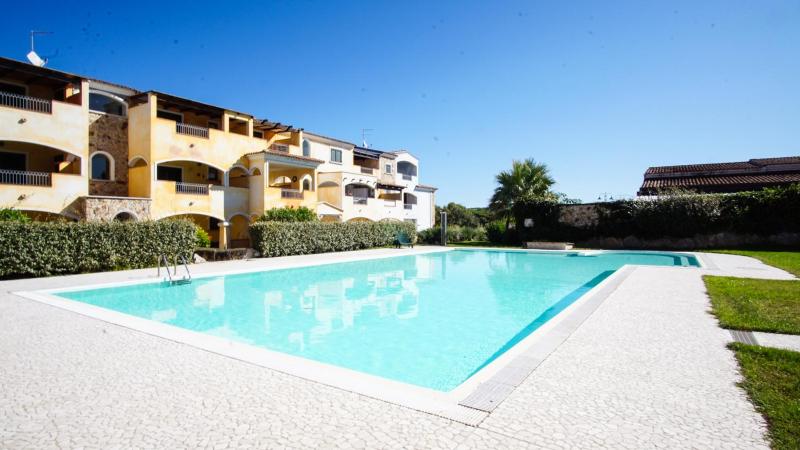 Il Borgo dei Mirti: Lussuoso Resort con Piscine a Santa Teresa