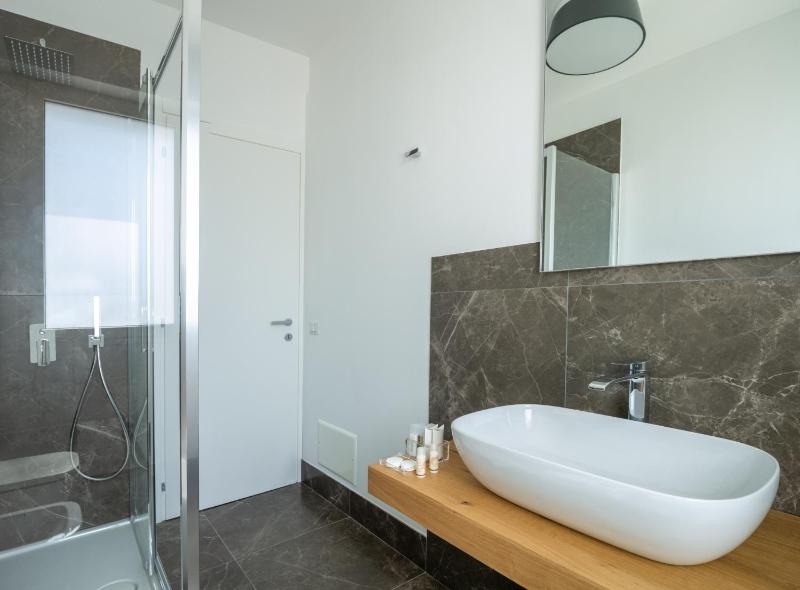 J Rooms a Olbia - Guesthouse con Bar e WiFi Gratis