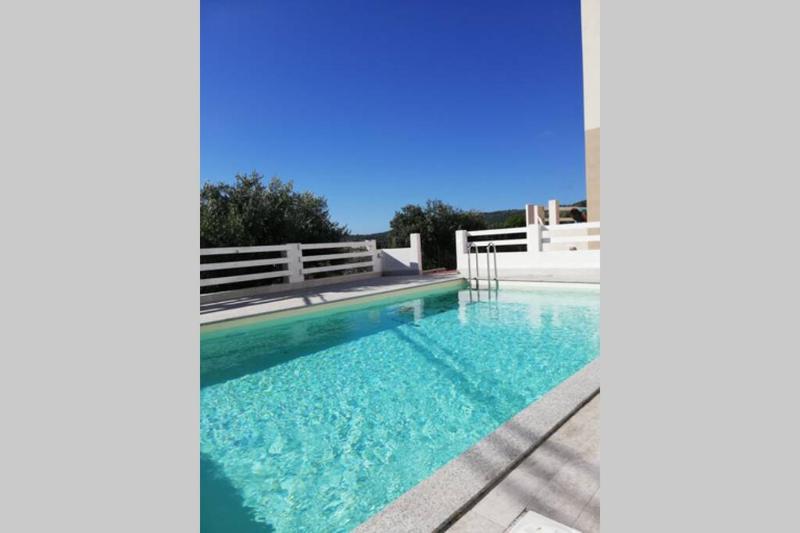 Trilocale Vista Mare a Badesi - Lusso con Piscina