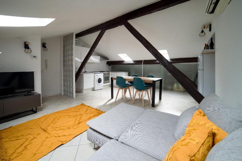 Цены на HBHALL NAVIGLI 30 в Милане