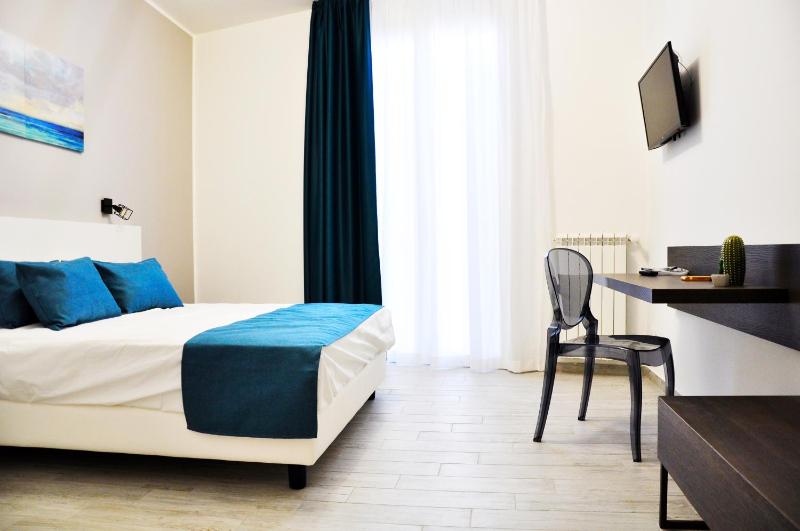 LEONE SUITE APARTMENTS — отель с удобствами в Палермо