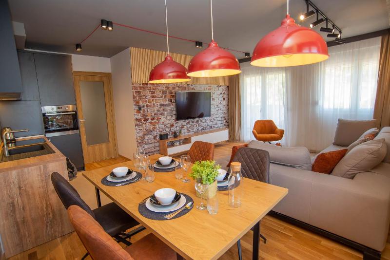 Stylish Two Bedroom Apartment at Ljubovic-Hill Park — комфортный отель в Подгорице
