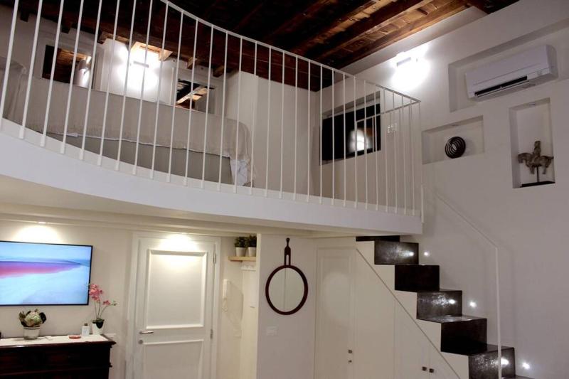Art Apartment Santa Croce Suite — забронировать отель в Флоренции