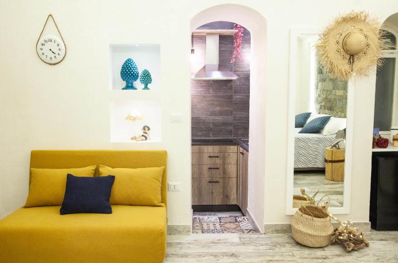 Plebiscito House - Casa Vacanze Napoli — забронировать отель в Неаполе