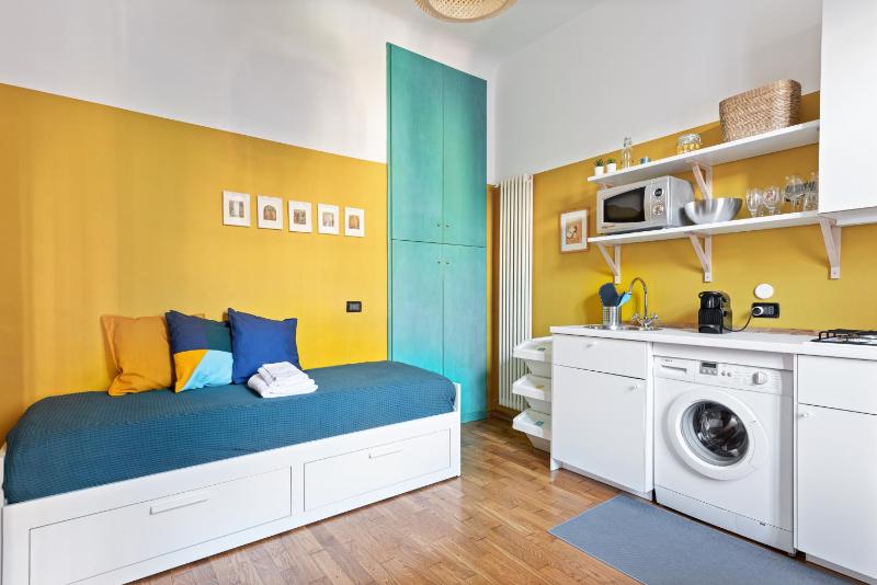 JOIVY Bright and Cozy Studio for 2 in Porta Genova — отель в Милане, Италия