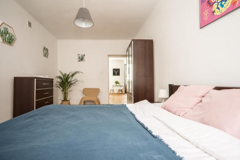 OompH Warsaw Modern Apartment near Nowy Swiat — отель с удобствами в Варшаве