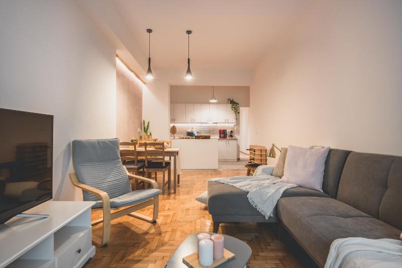90m2 Luxury Apartment in the Heart of Athens - Living Stone Sunstone — отель в Афины, Греция