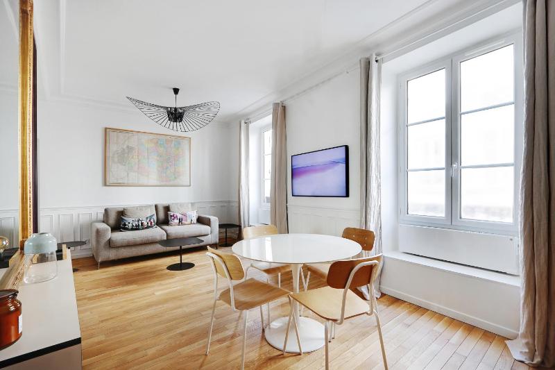 Pick A Flat's Apartment in Marais/Oberkampf - bvd du Temple — отель с удобствами в Париже