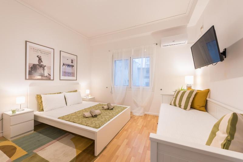 Цены на Apartment at Megaro Mousikis st semi basement 1bed 2 pers by MPS в Афины