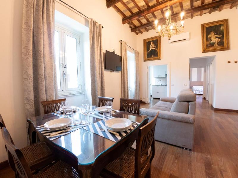 The Best Rent - Beautiful apartment with terrace near Colosseo — отель в Риме, Италия